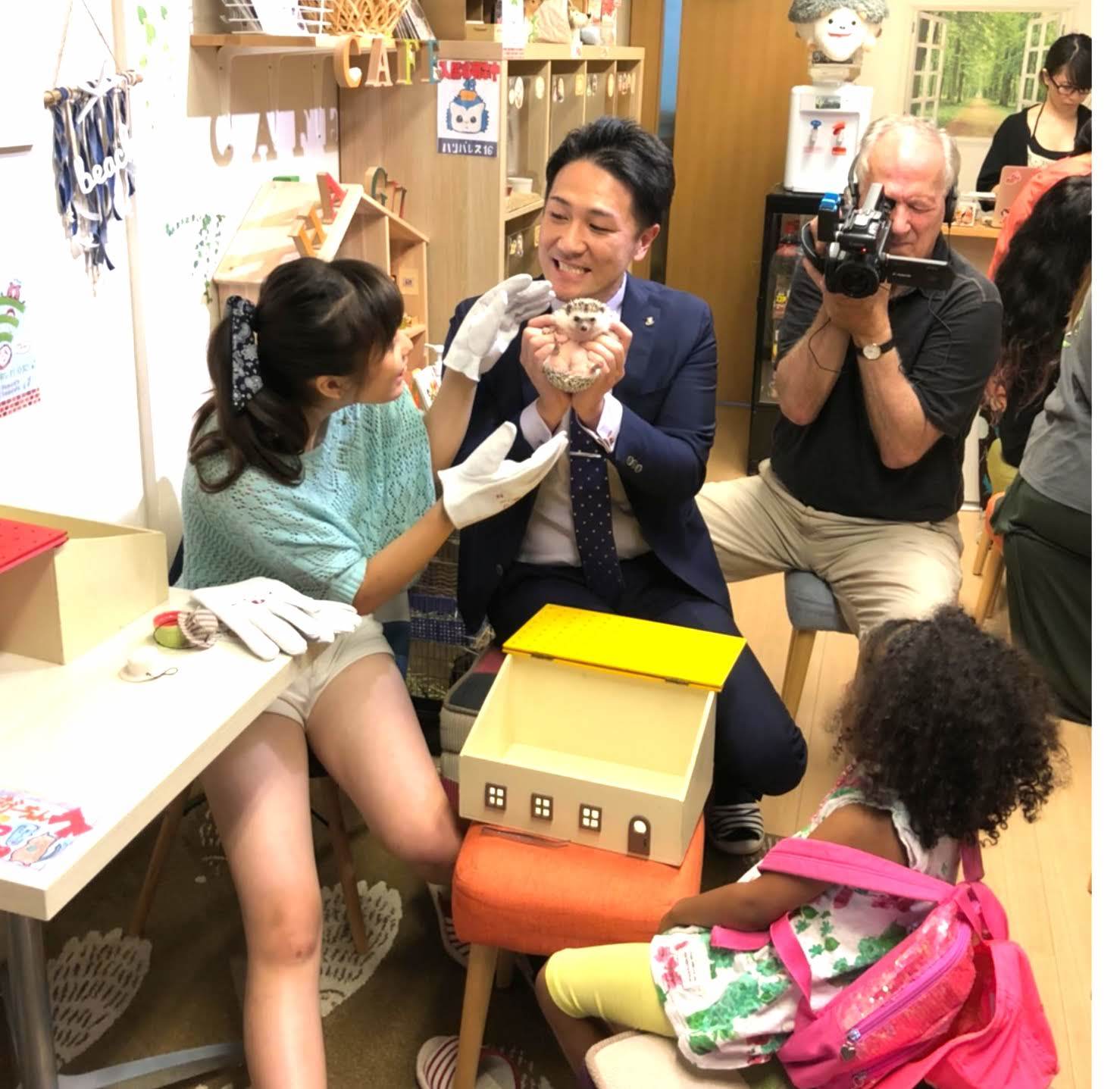 A scene from Family Romance (official site photograph)